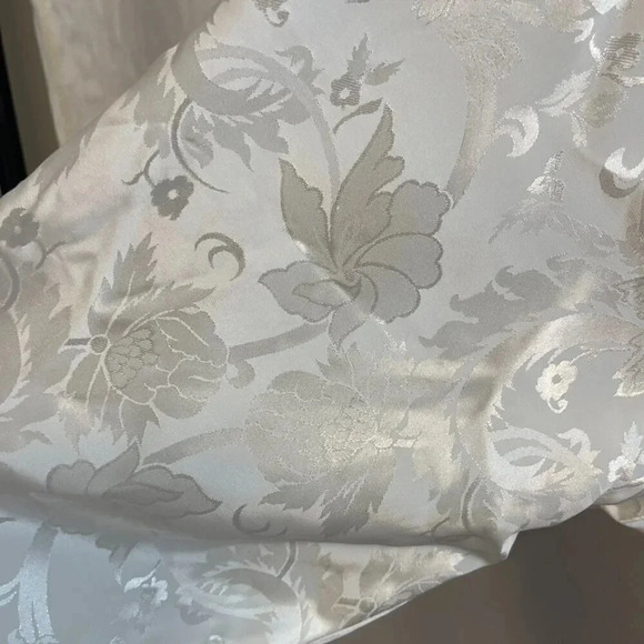 Victoria's Secret Gold Label Robe - size petite small. Great VINTAGE condition - Picture 16 of 16